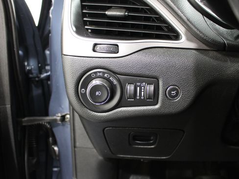 Used 2021 Jeep Cherokee Latitude Lux w/ Sun & Sound Group FWD image 8