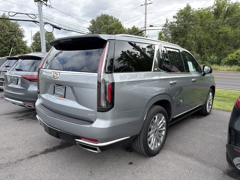 Used 2024 Cadillac Escalade Premium Luxury w/ Performance Package AWD/4WD image 7