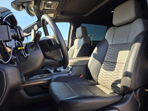 Used 2024 Chevrolet Silverado 2500 ZR2 w/ Technology Package image 15