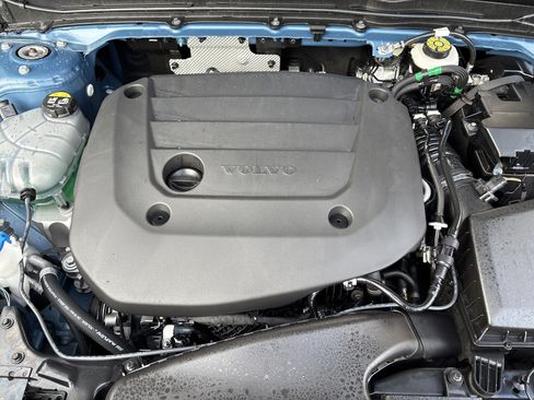 Used 2025 Volvo XC40 B5 Plus image 34