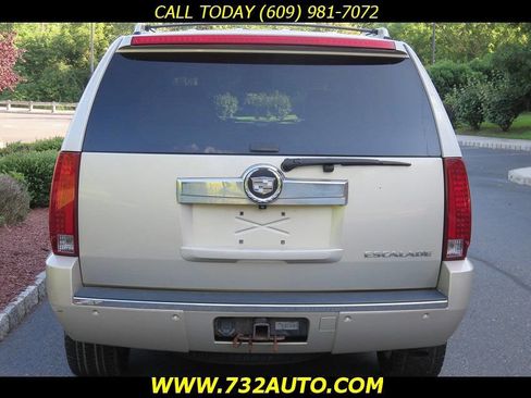 Used 2007 Cadillac Escalade AWD w/ Information Package image 8