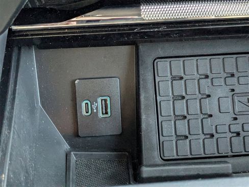 Used 2023 Ford F150 Platinum image 25