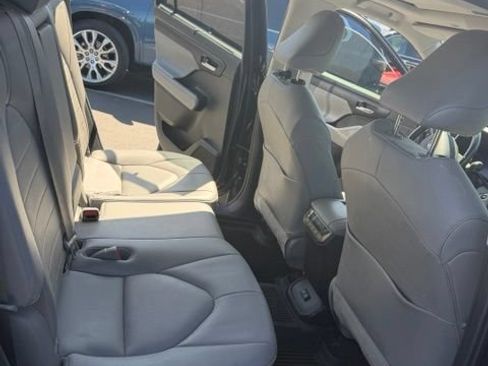 Used 2020 Toyota Highlander XLE AWD/4WD image 11