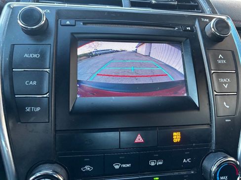 Used 2017 Toyota Camry SE image 10