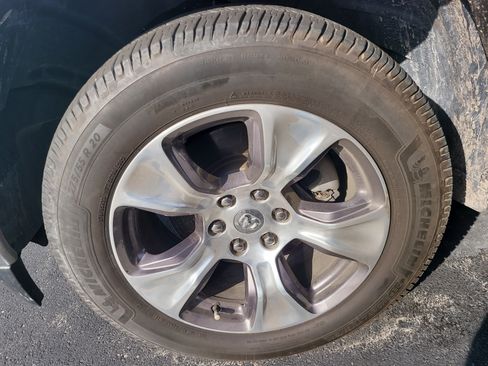 Used 2020 RAM 1500 Laramie AWD/4WD image 8