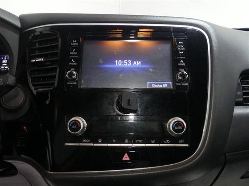 Used 2020 Mitsubishi Outlander SE image 39