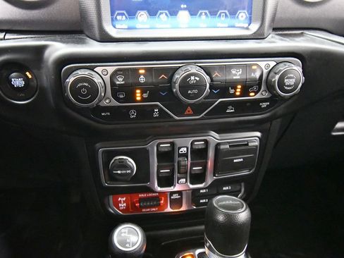 Used 2020 Jeep Gladiator Mojave AWD/4WD image 25