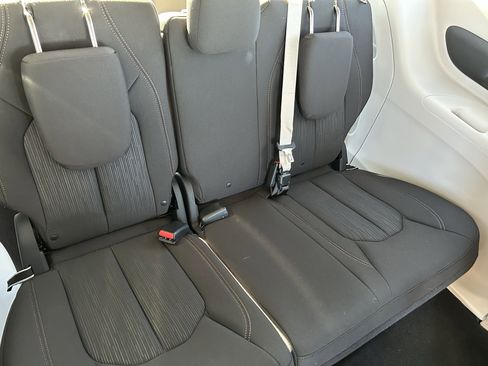 Used 2018 Chrysler Pacifica Touring Plus image 13