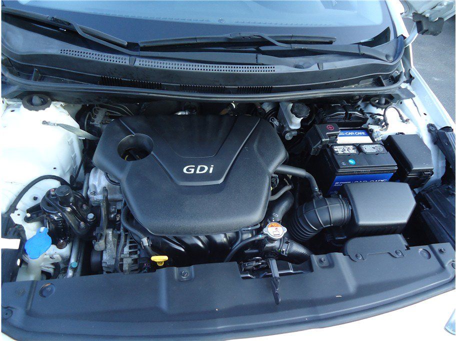 Used 2013 Hyundai Accent SE FWD image 28