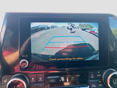 Used 2023 Toyota Highlander XLE w/ Protection Package #3 (TMS) FWD image 13