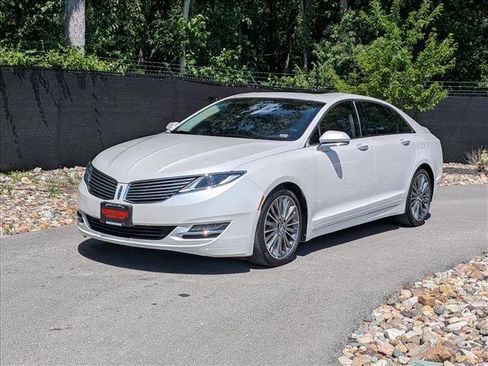 Used 2013 Lincoln MKZ FWD image 1