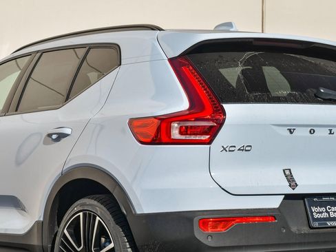 Certified 2025 Volvo XC40 B5 Ultra w/ Climate Package image 10