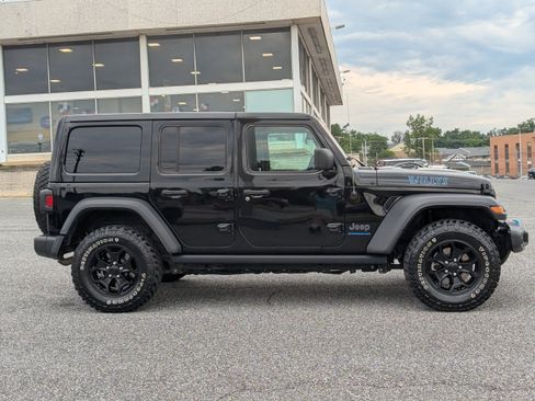 Used 2023 Jeep Wrangler Unlimited w/ Cold Weather Group AWD/4WD image 10