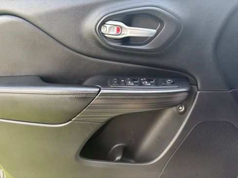 Used 2016 Jeep Cherokee Limited FWD image 21