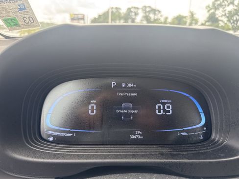 Used 2023 Hyundai Venue SEL FWD image 25