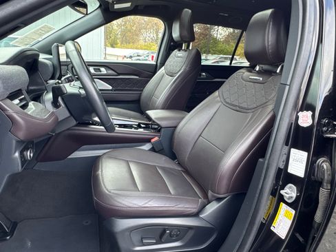 Used 2025 Ford Explorer Platinum w/ LUX Leather Package image 11