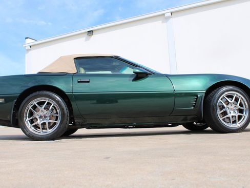 Used 1996 Chevrolet Corvette Convertible RWD image 32