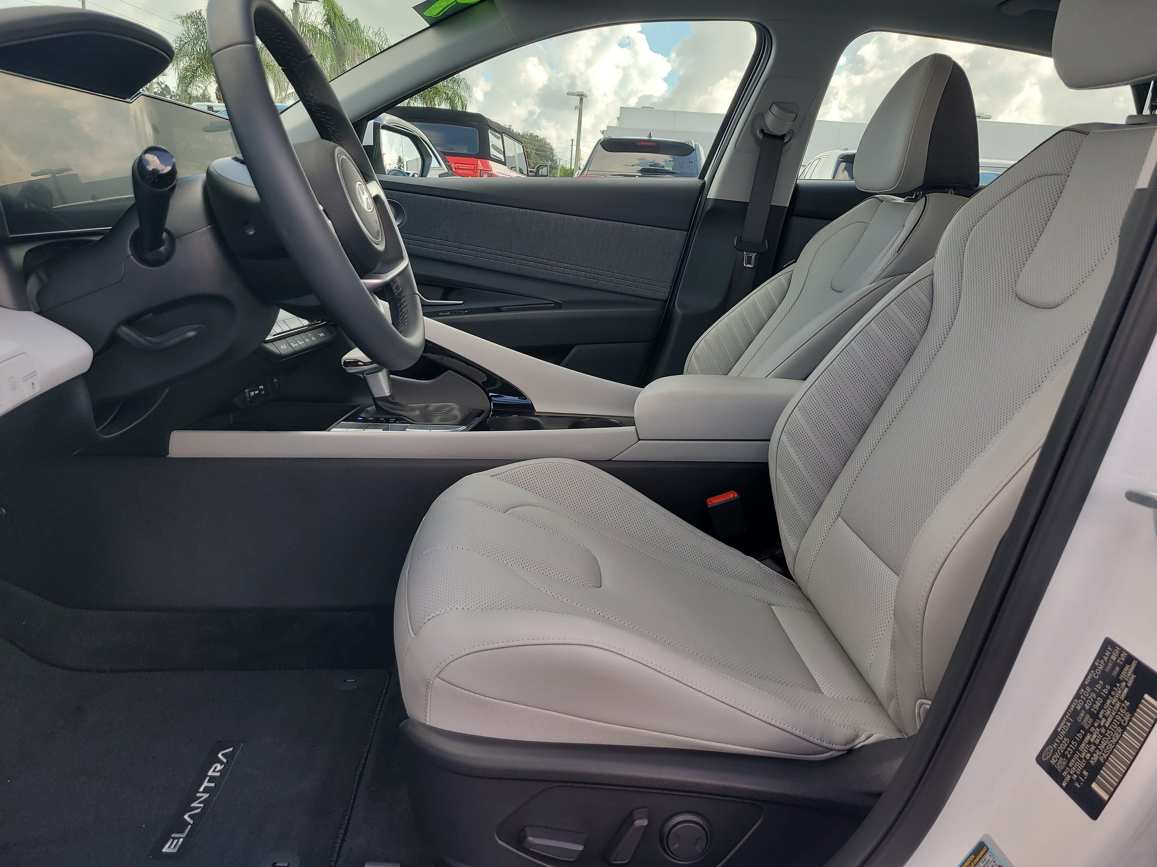 Used 2026 Hyundai Elantra Limited FWD image 17