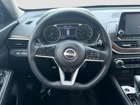 Used 2024 Nissan Altima 2.5 SV AWD/4WD image 18