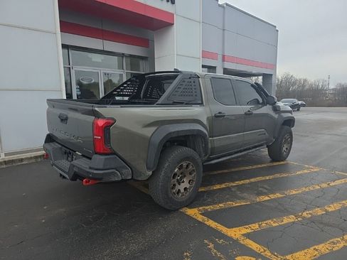 Used 2025 Toyota Tacoma Trailhunter image 3