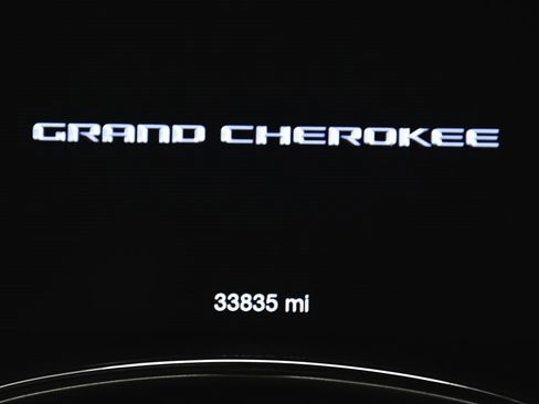 Used 2021 Jeep Grand Cherokee Laredo X image 18