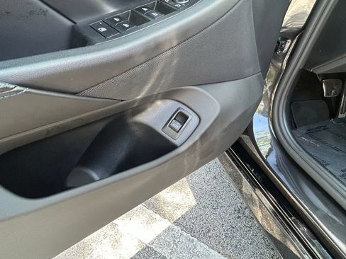 Used 2025 BMW 530i RWD image 16
