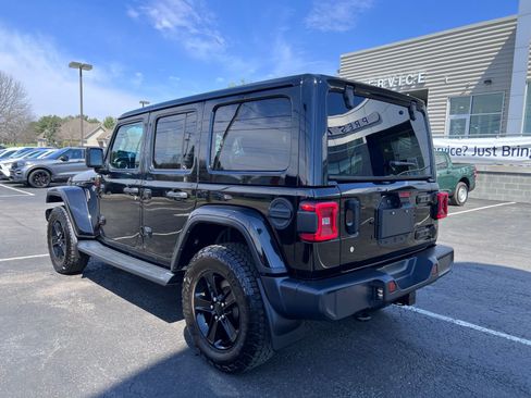 Used 2020 Jeep Wrangler Unlimited Sahara image 6