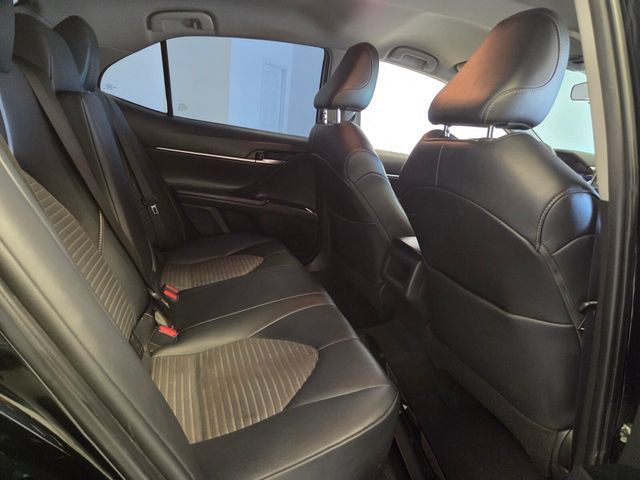 Used 2020 Toyota Camry SE FWD image 16