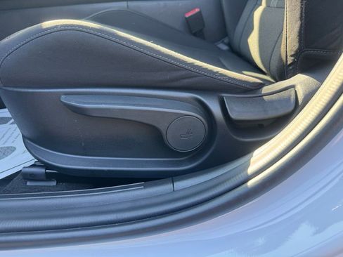 Certified 2025 Hyundai Elantra SE FWD image 17