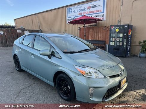 Used 2013 Toyota Prius Three image 2