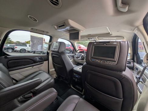 Used 2014 Cadillac Escalade Platinum image 18