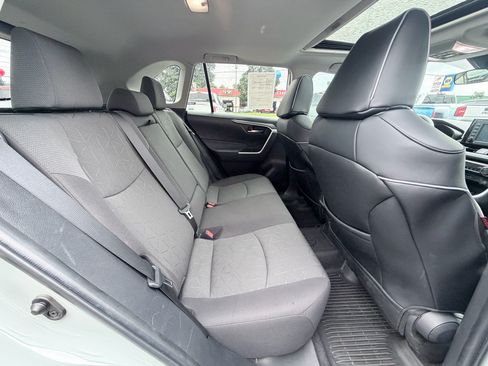 Used 2022 Toyota RAV4 XLE w/ Convenience Package FWD image 27