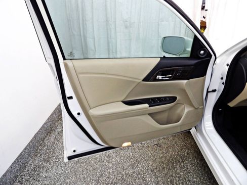 Used 2017 Honda Accord Touring image 17