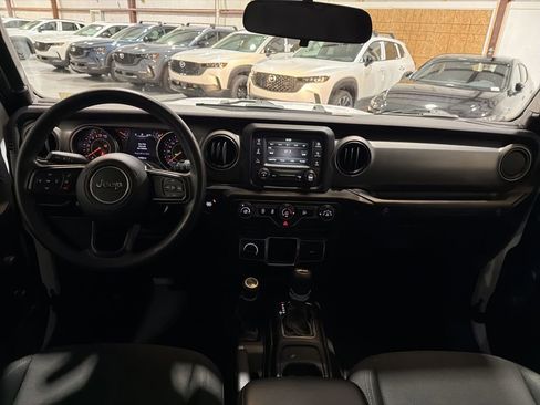 Used 2019 Jeep Wrangler Unlimited Sport image 25