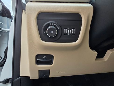 New 2025 Jeep Grand Cherokee L Limited w/ Black Appearance Package image 16