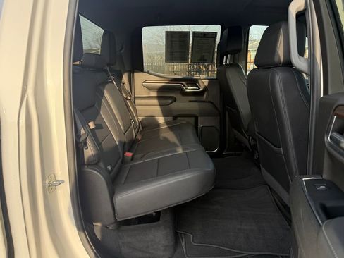 Used 2024 GMC Sierra 1500 SLT image 17