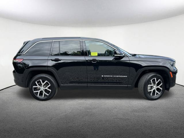 Used 2024 Jeep Grand Cherokee Limited AWD/4WD image 18