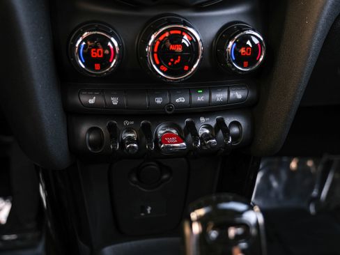 Used 2022 MINI Cooper 4-Door Hardtop w/ Signature Upholstery Package image 26