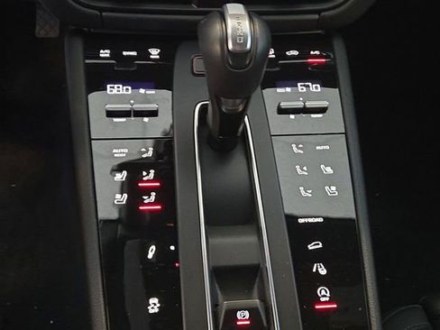 Used 2025 Porsche Macan image 19