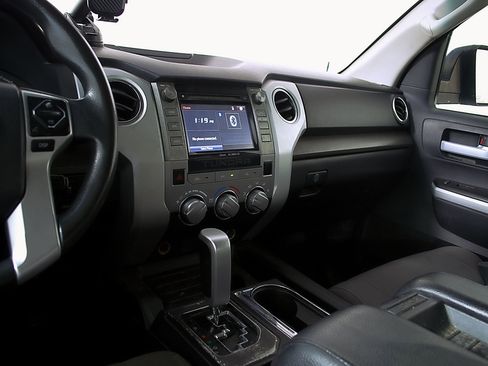Used 2016 Toyota Tundra SR5 w/ SR5 Upgrade Package RWD image 30