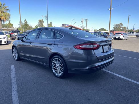 Used 2013 Ford Fusion SE image 4