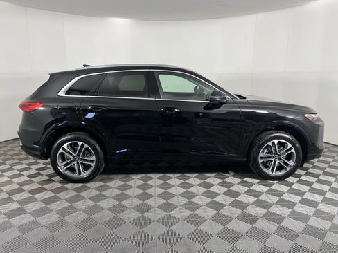 Used 2025 Audi Q5 Premium w/ Convenience Package image 10