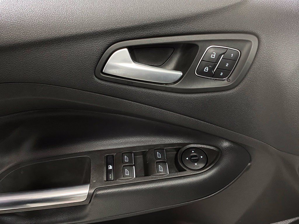 Used 2018 Ford Escape Titanium w/ Ford Safe & Smart Package AWD/4WD image 13