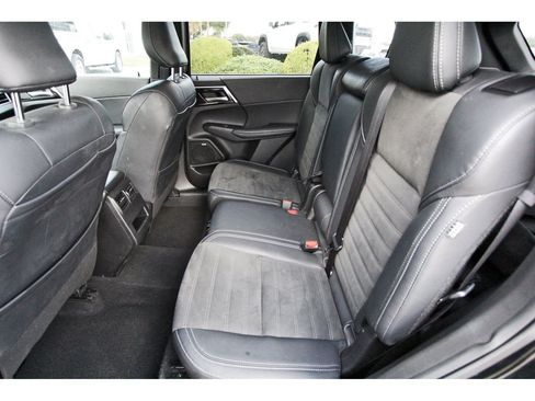 Used 2025 Mitsubishi Outlander AWD image 7