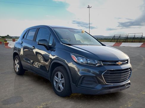 Used 2020 Chevrolet Trax LS w/ Tint and Cruise Package FWD image 2