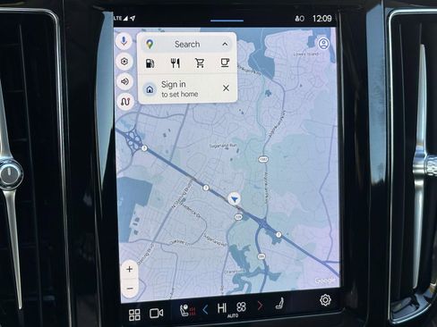 Used 2022 Volvo XC60 B5 Momentum w/ Climate Package image 10