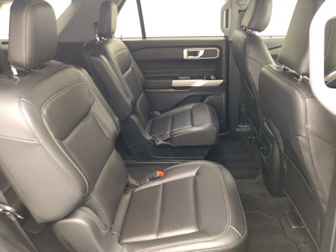 Used 2023 Ford Explorer XLT w/ Equipment Group 202A AWD/4WD image 19