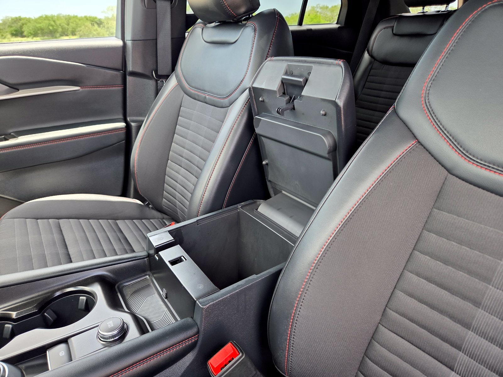 Used 2025 Ford Explorer ST-Line RWD image 30