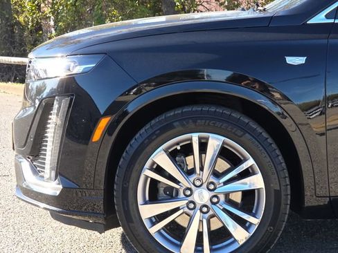Used 2023 Cadillac XT6 Premium Luxury w/ Technology Package FWD image 5