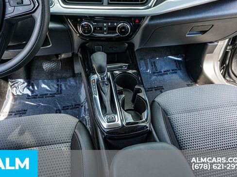 Used 2025 Chevrolet Trax LT FWD image 38